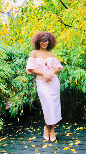 "PRETTY IN PINK" OFF-SHOULDER SWEETHEART MIDI DRESS IN BLUSH